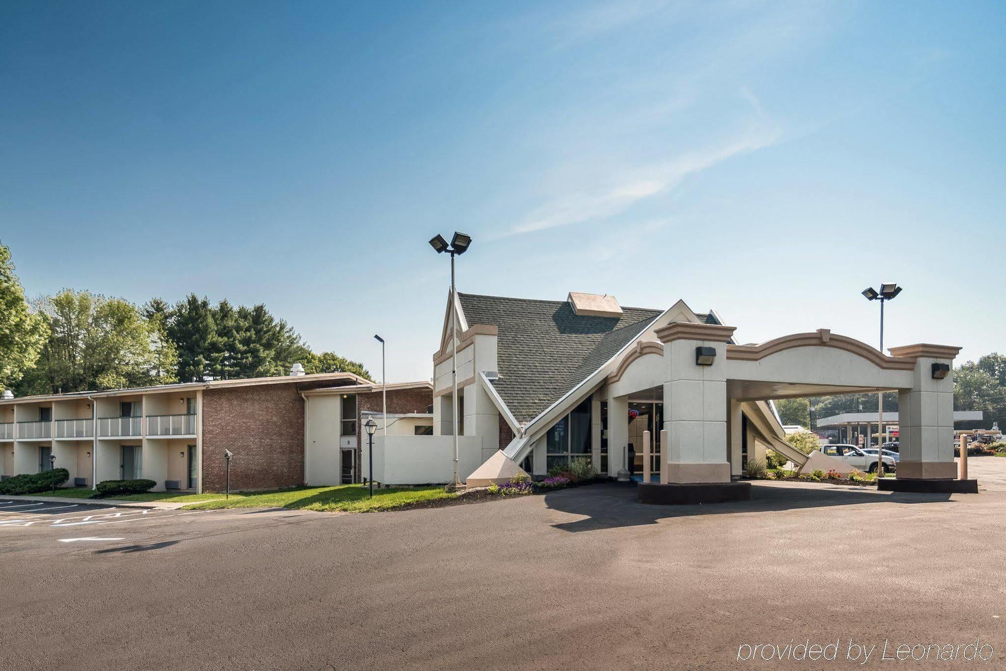 Rodeway Inn Greenfield Exterior photo