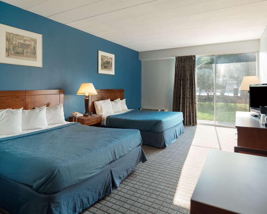 Rodeway Inn Greenfield Room photo